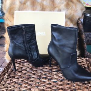 Michael Kors Leather angles boots
